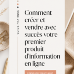 Femme en train de travailler sur son produit d'information en ligne