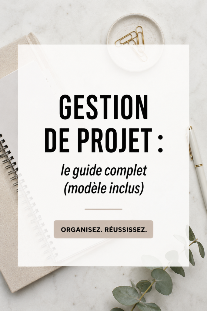 Illustration d'une femme utilisant un ordinateur pour gérer un projet