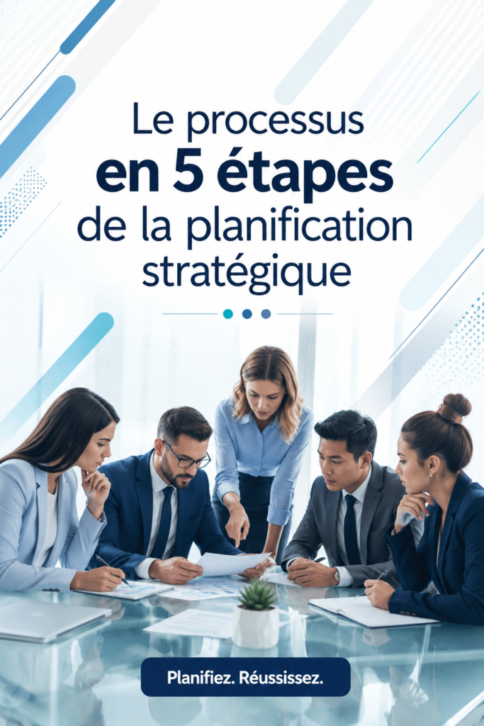 Une femme réfléchissant devant un tableau blanc avec des notes sur la planification stratégique.