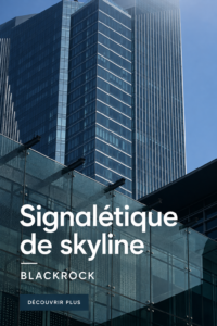Enseigne architecturale moderne sur un bâtiment commercial