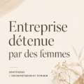 Femme entrepreneure présentant un projet avec confiance dans un environnement de travail