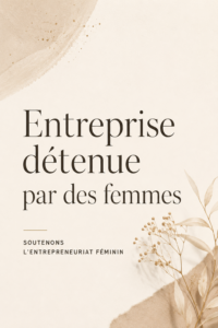 Femme entrepreneure présentant un projet avec confiance dans un environnement de travail