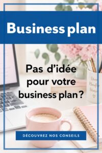 Une femme en train de rédiger un business plan sur son ordinateur.