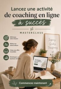 Femme souriante travaillant sur son ordinateur pour lancer un coaching en ligne