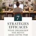 Femme en train d'organiser ses notes avec des outils de gestion.